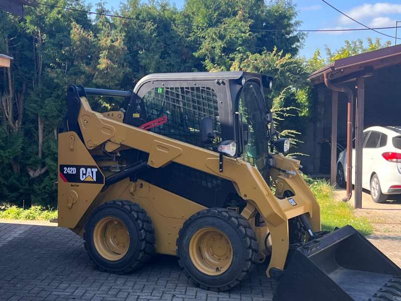 Malý nakladač na zeminu a suť